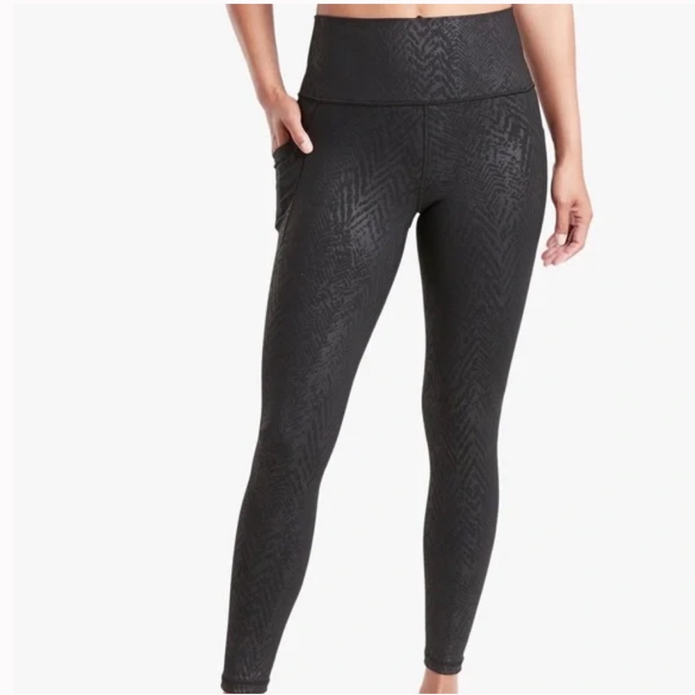 Athleta Salutation Stash Pocket 7/8 Tight